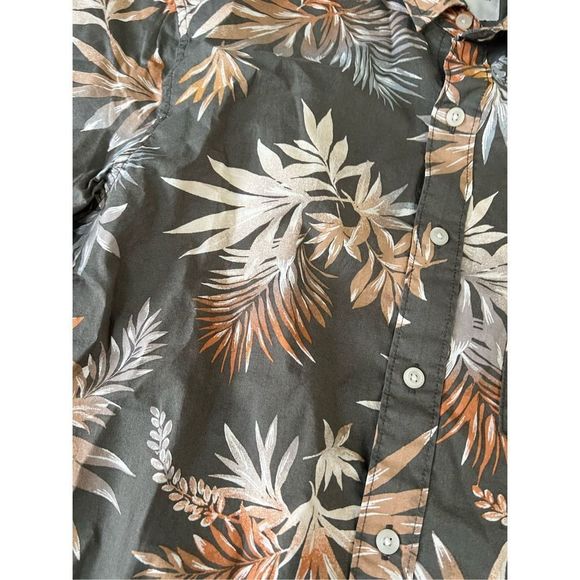 New with tags bottom down American Eagle Hawaiian Shirt - Picture 2 of 4